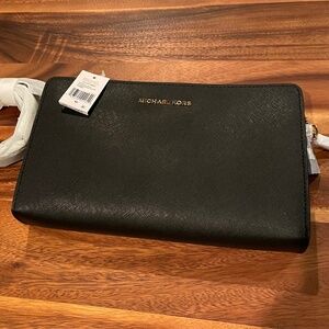 Michael Kors convertible crossbody/clutch